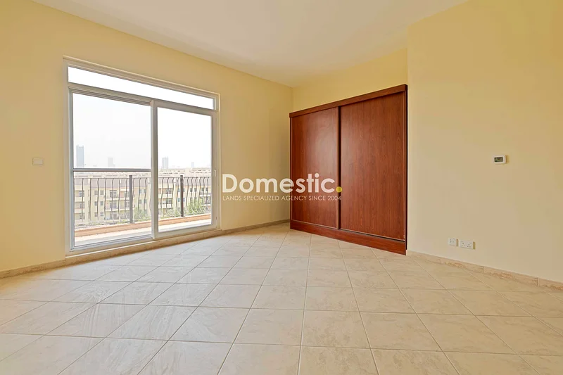 VASTU COMPLIANT | GARDEN VIEW | VACANT.63982323813122111