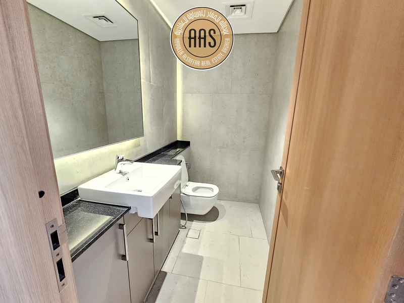 شقة جديدة بالكامل بغرفة نوم واحدة / مطبخ مغلق / حجم واسع / منطقة غسيل منفصلة / تصميم داخلي كلاسيكي / موقع متميز / عرجان63766560154369114