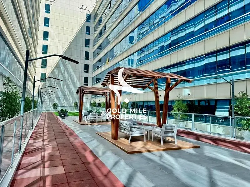 شقة أنيقة بثلاث غرف نوم مع غرفة خادمة ||| تخطيط داخلي واسع كبير ||| مبنى عائلي63744426547074114