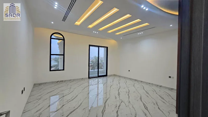 Classic design villa, 4300 sq ft. Ready to move in, with electricity, water and air conditioning. Freehold. No annual service fees.63872926613634114