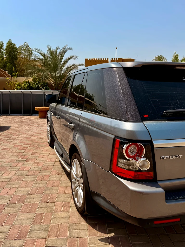 رينج روفر سبورت 2013 - سيارة دفعٍ رباعي فاخرة | 30,000 درهم إماراتي (قابل للتفاوض)63489005088897114