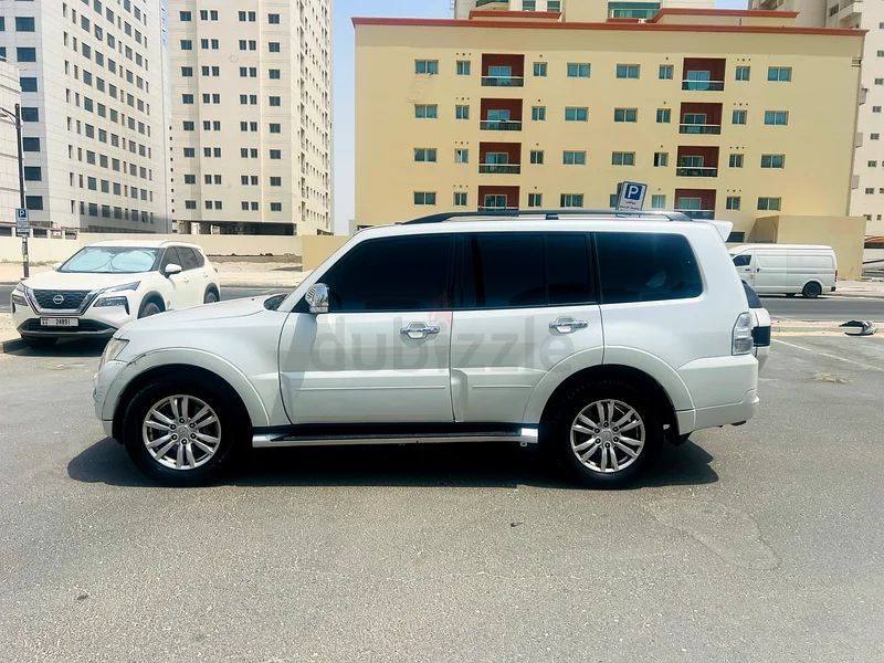 MITSUBISHI PAJERO 2016 GCC , TOP LINE,GLS 3.863612069726594111