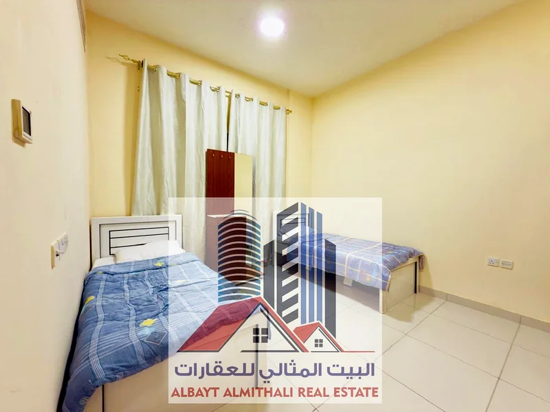 شقة واسعة مكونة من غرفتي نوم للإيجار في عجمان - الروضة 163722447450754114