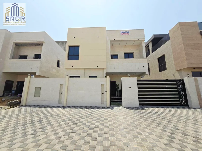 Two floors and a roof, freehold, prime location behind the Chinese market.63884772192131110