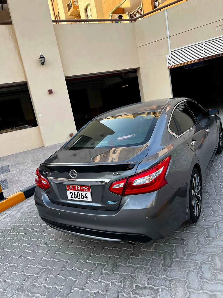 نيسان ألتيما SR - إصدار رياضي / استخدام سيدة63613131440001111