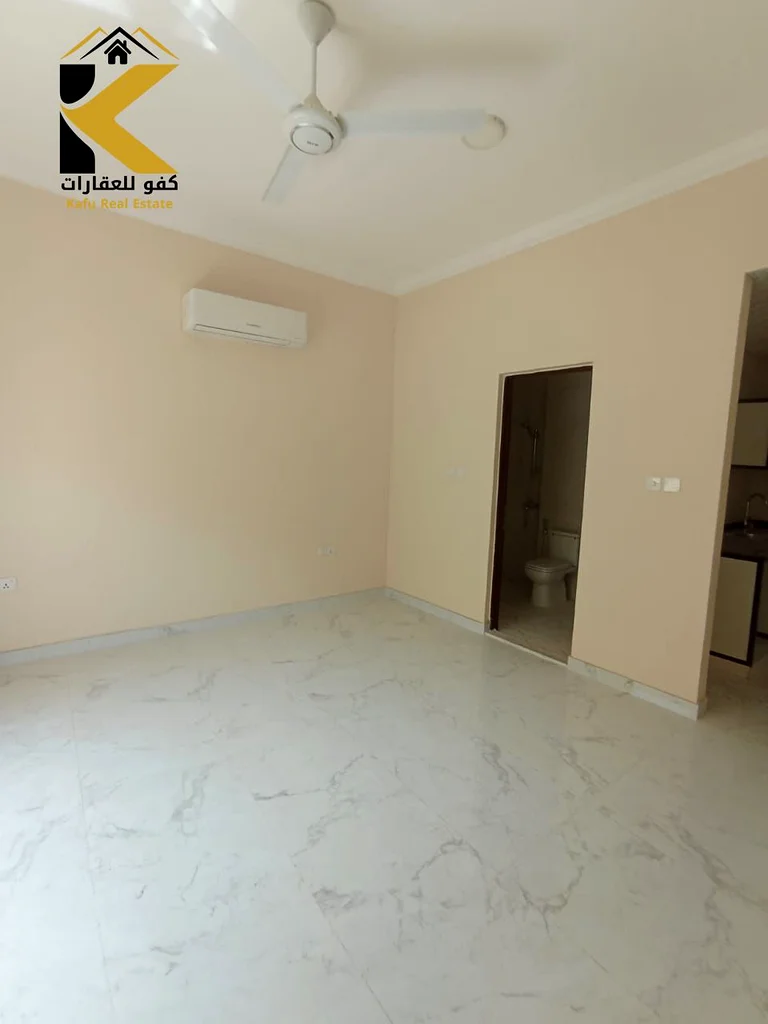 استوديو للإيجار السنوي مع مطبخ شبه منفصل في منطقة الجرف الصناعية 363811388656771112