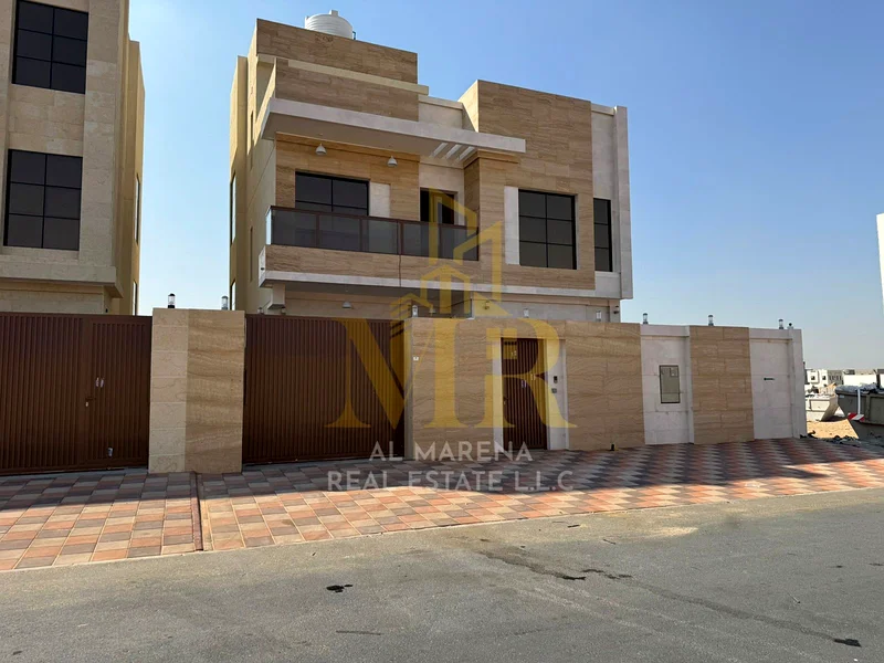 🏡 للبيع – فيلا أنيقة في الباهية (الأسس)، عجمان | 6 غرف نوم رئيسية | مجلس | غرفة معيشة واسعة | سطح | فناء خارجي63881373501057111