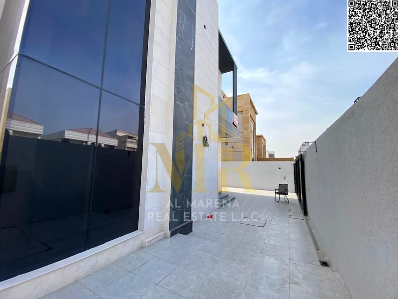 A villa directly from the owner, with personal finishing, on a main street, close to all services. Freehold for all nationalities and without a down p63871901263234113