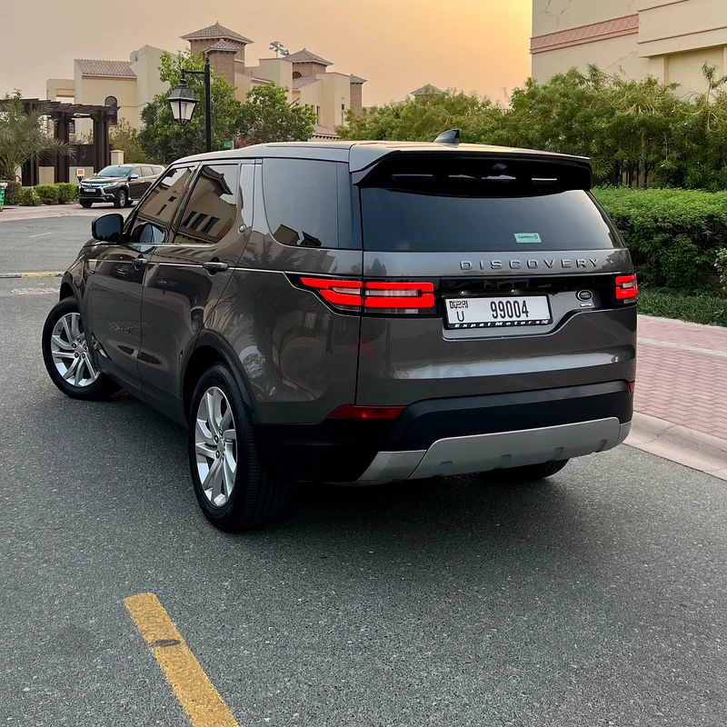 2018 Land Rover Discovery with Full service history63482718362626114