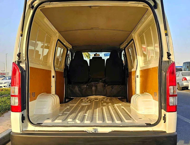 Hiace CARGO PATROL / GCC / STANDARD ROOF / LOT# 2606263484347911299114