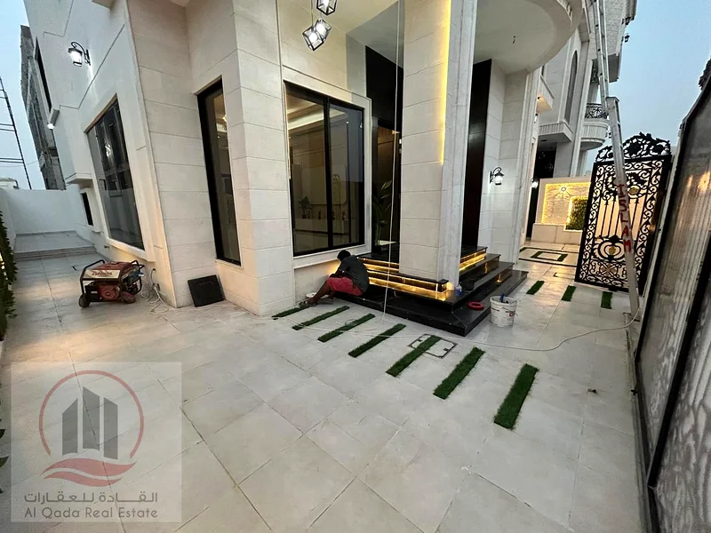 فيلا للبيع، بما في ذلك رسوم التسجيل، في منطقة الحيليو، 6 غرف نوم رئيسية، وصالة، وقاعة، وغرفة خادمة، وسطح.63900189550851111