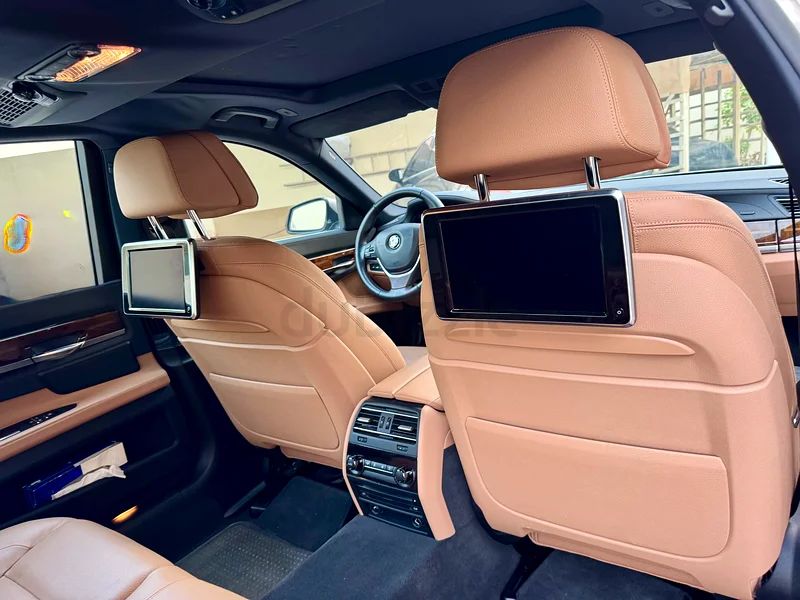 BMW 750Li – Luxury Sedan – Excellent Condition63612445659906114