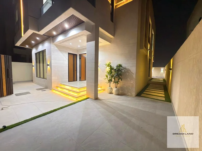 بسعر يشمل رسوم التسجيل ورسوم الملكية - فيلا في الهيلو 2 | 5 غرف ماستر + مجلس وصالة + مسبح | قريبة من الخدمات أ63900283578114112