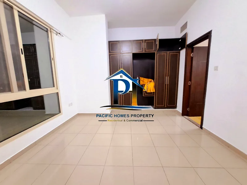 شقة فاخرة 02 متاحة مع جميع وسائل الراحة بالقرب من (( على موقع متميز ))63757382260225112