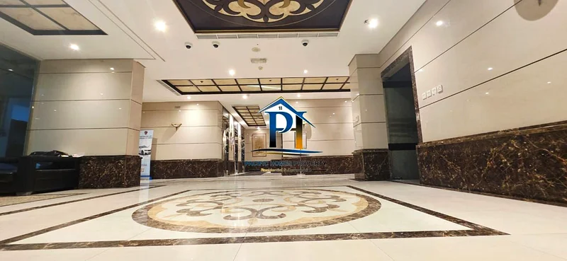 شقة فاخرة 02 متاحة مع جميع وسائل الراحة بالقرب من (( على موقع متميز ))63757382260225110