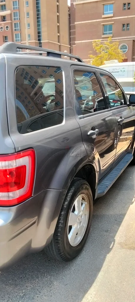 GCC FULL OPTION FORD ESCAPE IN PERFECT CONDITION AND LOW MILEAGE63612083483137113