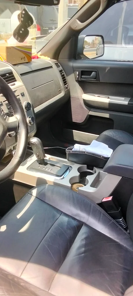 GCC FULL OPTION FORD ESCAPE IN PERFECT CONDITION AND LOW MILEAGE63612083483137114