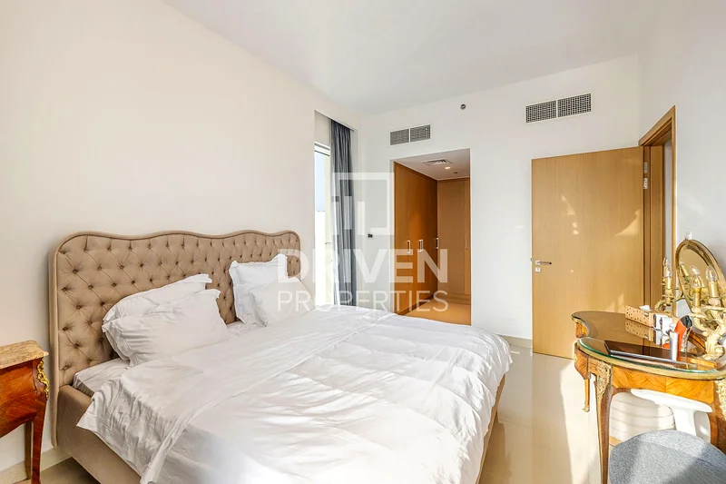 High Floor with Panoramic Vistas | Modern Layout64026744102659114