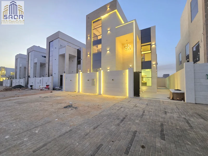 فيلا فاخرة بتصميم عصري في الحيلو 2، ثلاث طوابق على شارع رئيسي، بسعر ممتاز يشمل التسجيل والملكية.63911619958019111