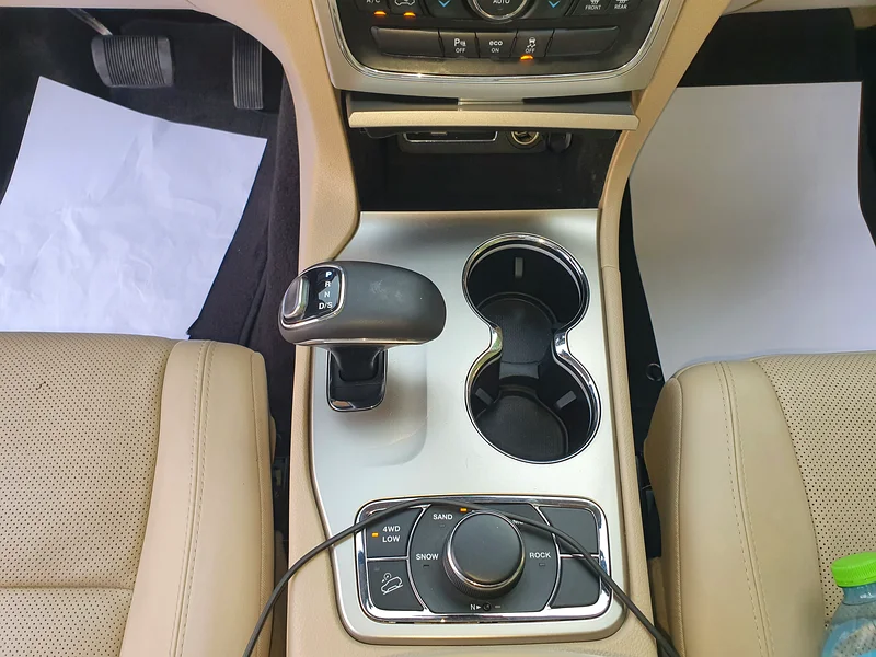 Jeep grand cherokee panroma 3015 low mealig ful servis histry alfateem63612071375874113