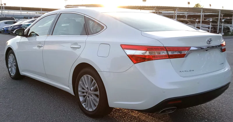 Toyota Avalon Limited V6 3.5L Full Option Model 201463612447887618114