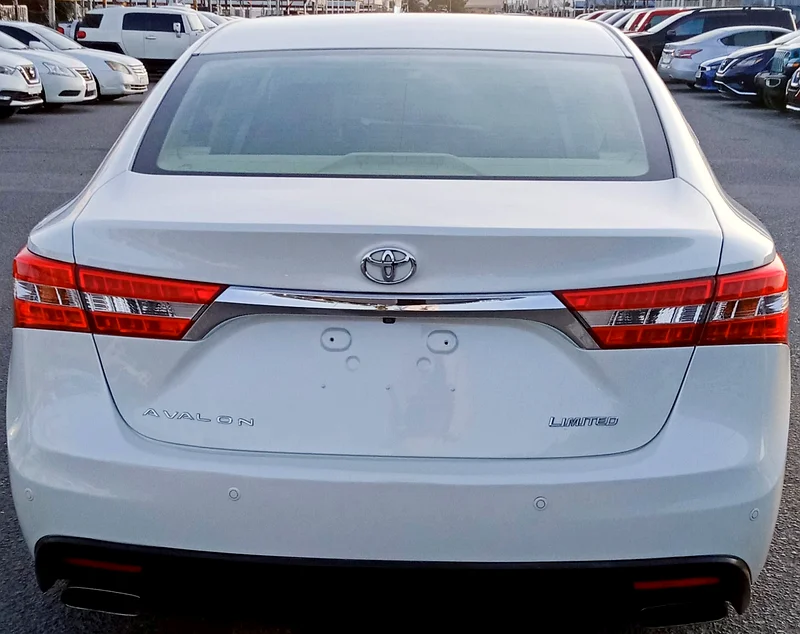 Toyota Avalon Limited V6 3.5L Full Option Model 201463612447887618113