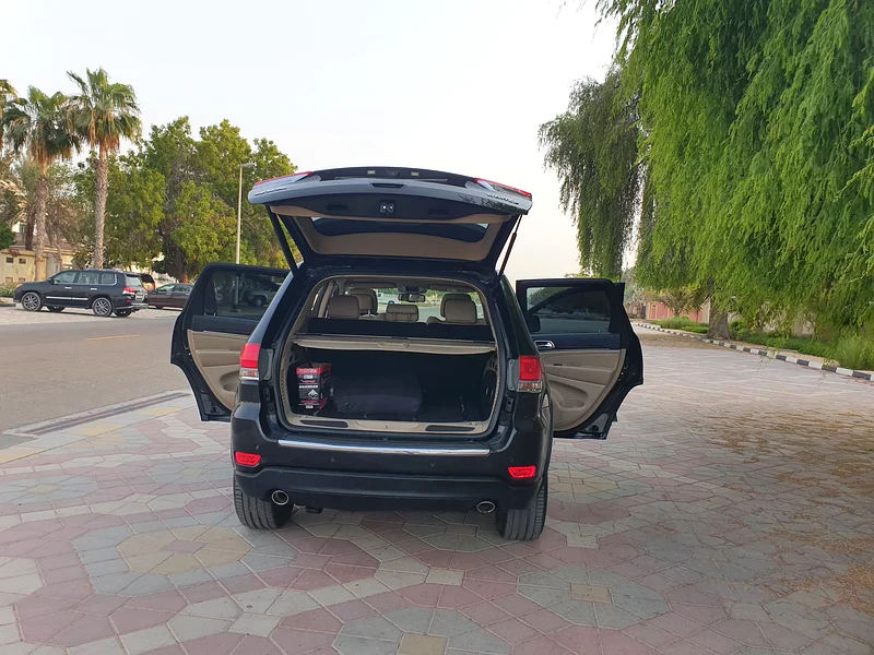 Jeep grand cherokee panroma 3015 low mealig ful servis histry alfateem63612071375874114