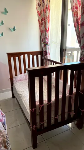 Charming pottery barn Wooden Baby Crib with Soft Bedding