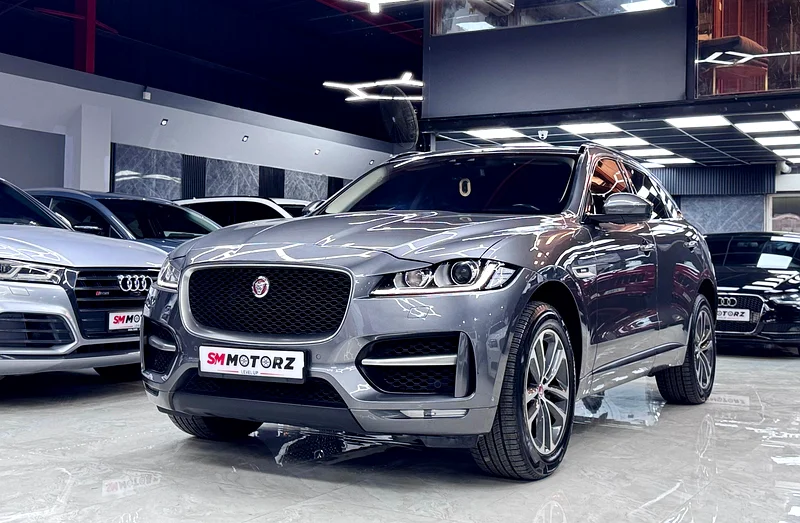 2018 GCC Jaguar F-Pace R, fully loaded, mint condition, warranty and financing available63491241108738113