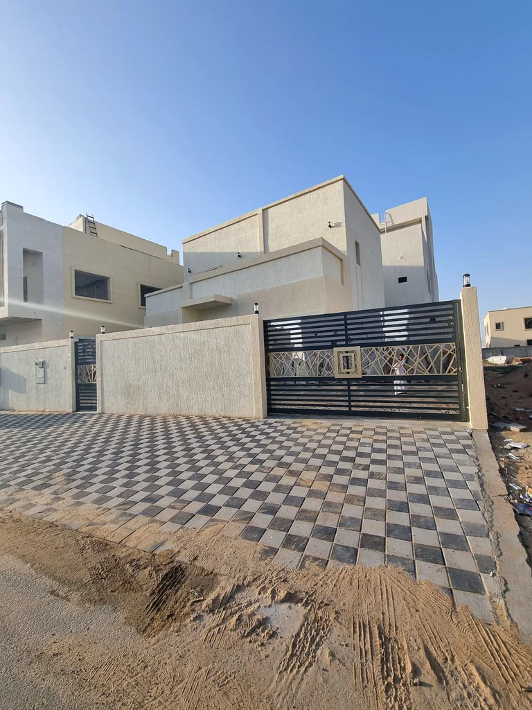 فيلا فاخرة للإيجار في عجمان، جديدة بالكامل، 3 غرف نوم رئيسية، صالة واسعة، مطبخ مجهز، بلكونة، موقف سيارات كبير، موقع مميز قرب طريق الشيخ محمد63710238639107110