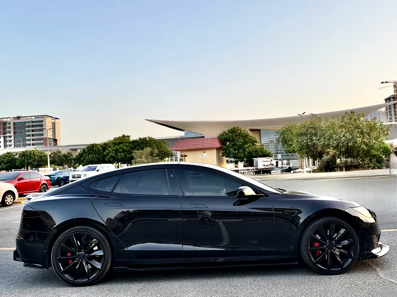 TESLA MODEL S PERFORMANCE / 2017 / GCC / ORIGINAL PAINT / 2 KEYS63613467311874113