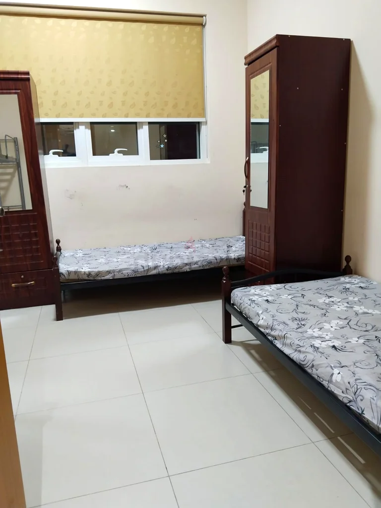 Ladies bed space available with attached bathroom63623402237313114