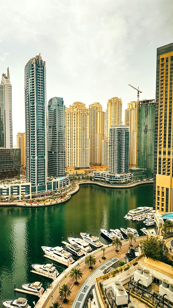 🏢 شقة مفروشة بالكامل بغرفة نوم واحدة | إطلالة على المارينا | بيوت رويال ديزرت للعطلات63773631431297111