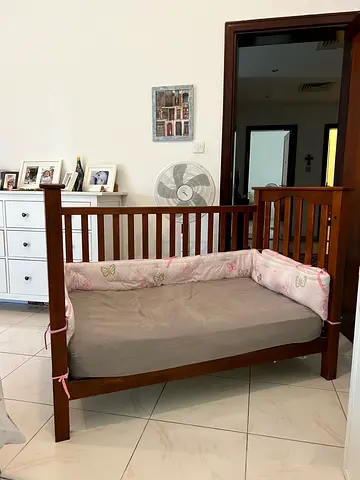 Charming pottery barn Wooden Baby Crib with Soft Bedding