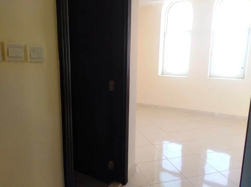 فيلا مكونة من ثلاث غرف نوم وفناء كبير / موقف سيارة لسيارتين63724786965507114
