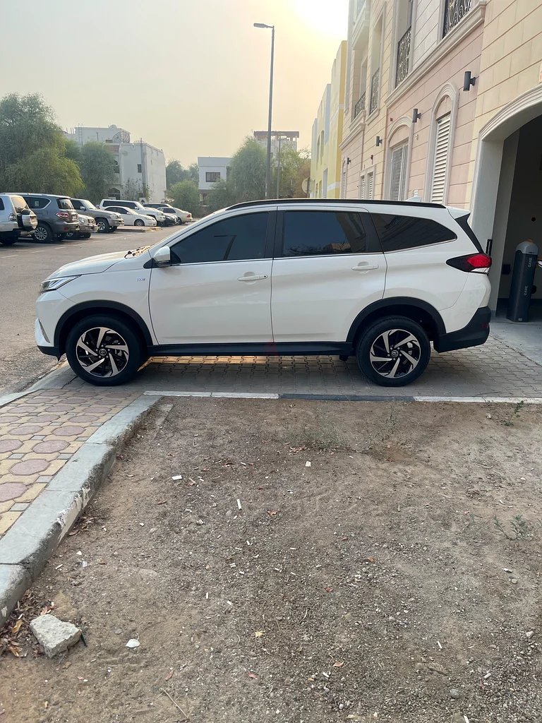Super clean toyota rush maintained in agency63612448452481114