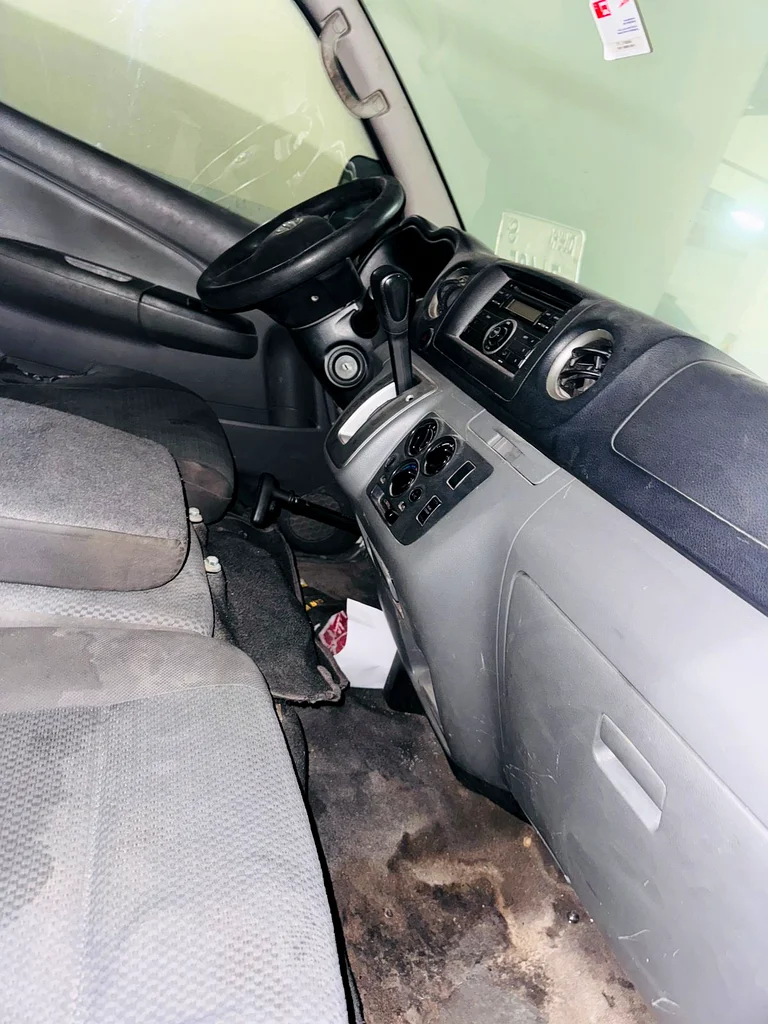 Nissan Urban // Automatic gear // Gcc space // full seats // Power window // Good conditions63612793616515111