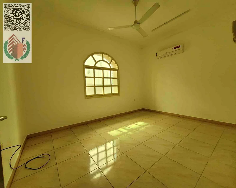 شقة بثلاث غرف نوم وصالون وصالون للضيوف وغرفة خادمة63722169462401112