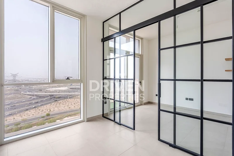 Modern and Minimalist Apt with Burj View | Vacant63753850894337114