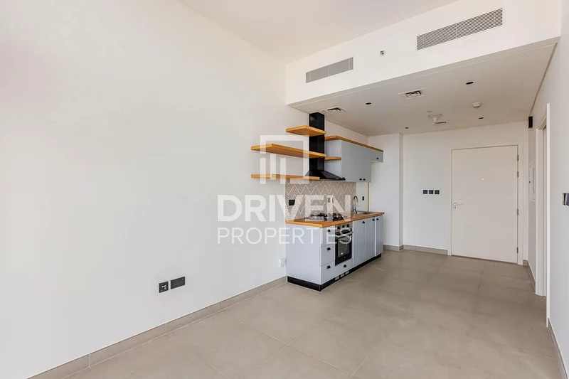 Modern and Minimalist Apt with Burj View | Vacant63753850894337112