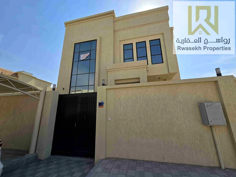 فيلا من خمس غرف نوم للبيع تتضمن الكهرباء وتكييف الهواء المركزي63901588686722110