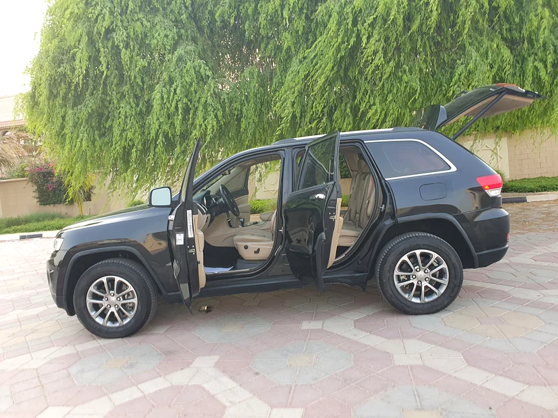 Jeep grand cherokee panroma 3015 low mealig ful servis histry alfateem63612071375874111