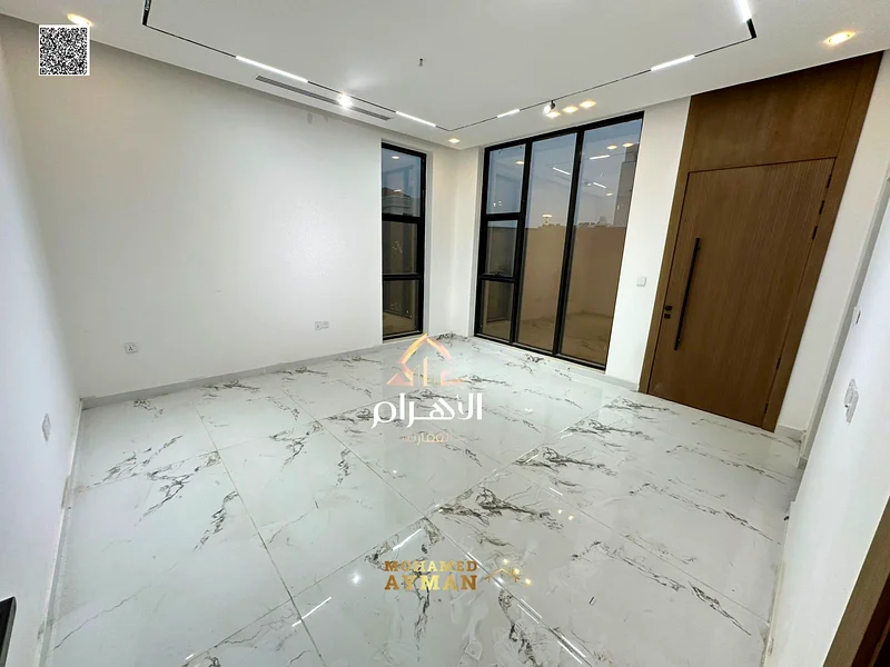 Directly from the owner, at a price including registration and ownership fees. Freehold for all nationalities.63902754811395114