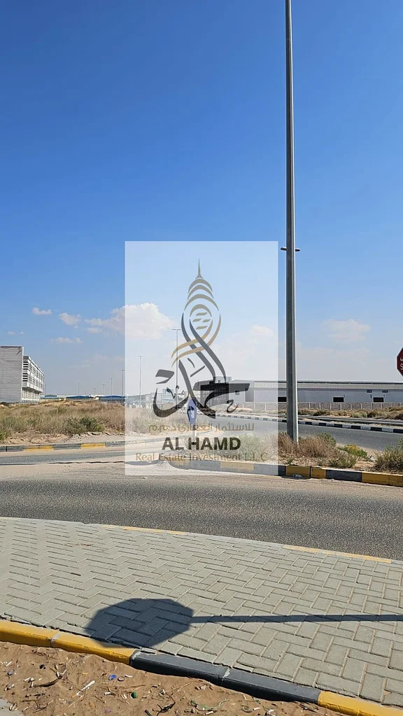 للبيع مباشرة من المالك في منطقة كورنر الصناعية على طريق أم الثوب، المنطقة الصناعية الجديدة 24000 قدم مربع63822714754434113