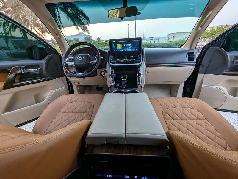 TOYOTA LAND CRUISER 2015 FACELIFTED 2025 WITH INTERIOR AND EXTERIOR V6 4.0L GCC63613131594370112