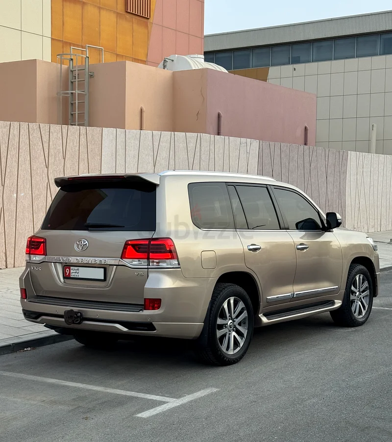 Land Cruiser 2018 VXR V8 Full Service History Al-Futtaim63613129197057111