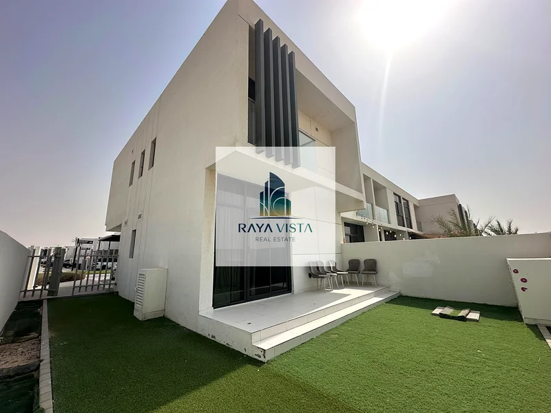 Spacious 3 Bedroom + Maid's Room | Fully Furnished | Corner Unit63741620032001112