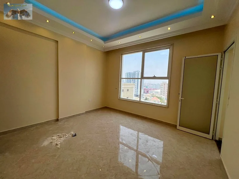 🔹 شقة للإيجار في الروضة 3 - 3 غرف نوم + صالة مع غرفة تخزين 🔹 ✅ مواقف سيارات مجانية 🚗 ✅ حمامات مجهزة جيدًا ✅ مبنى نظيف وهادئ63719604543489114