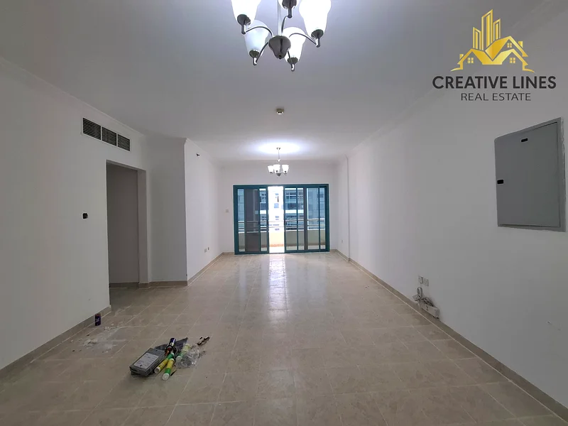 قريب من المترو شقة من غرفتين نوم مع شرفة وصالة متاحة للعائلة63755996332673110