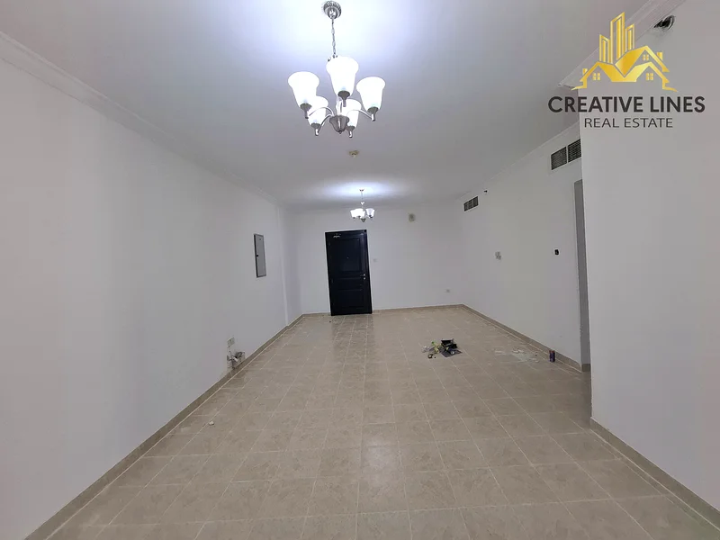 قريب من المترو شقة من غرفتين نوم مع شرفة وصالة متاحة للعائلة63755996332673111